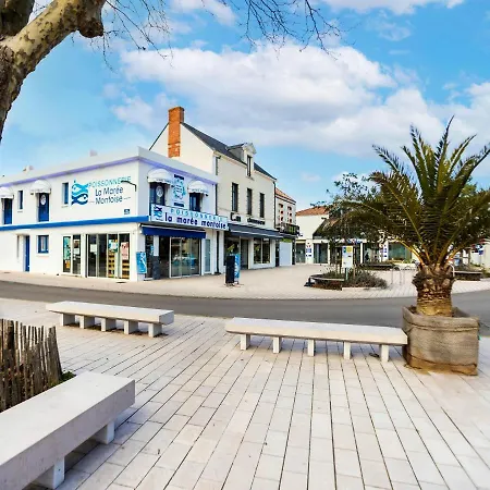 De 3 Chambres Avec Piscine Privee Jardin Clos Et Wifi A Jean De Monts A 3 Km De La Plage